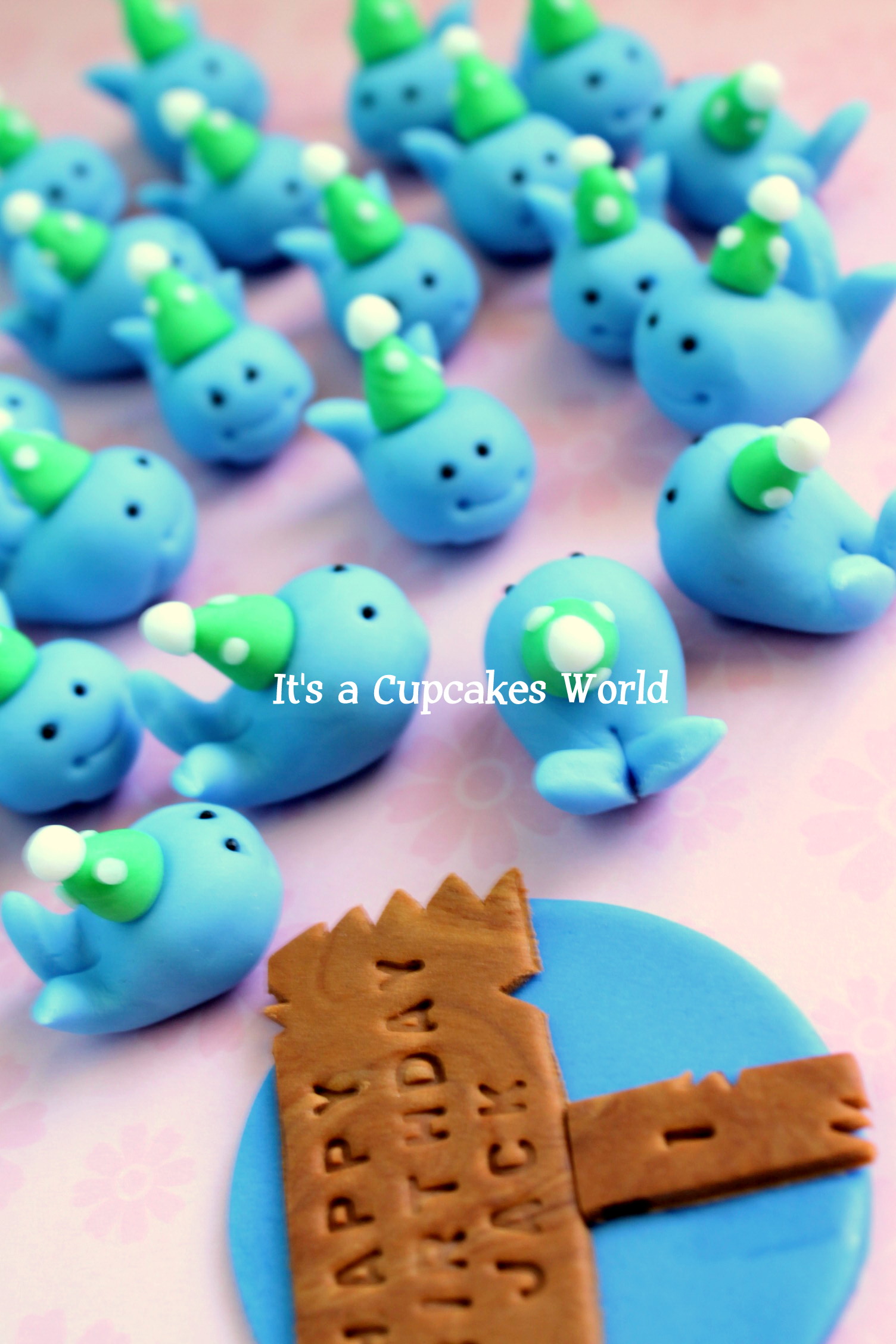 12 Fondant Whale Cupcake Toppers Party Hat / Spout Water Design on Luulla